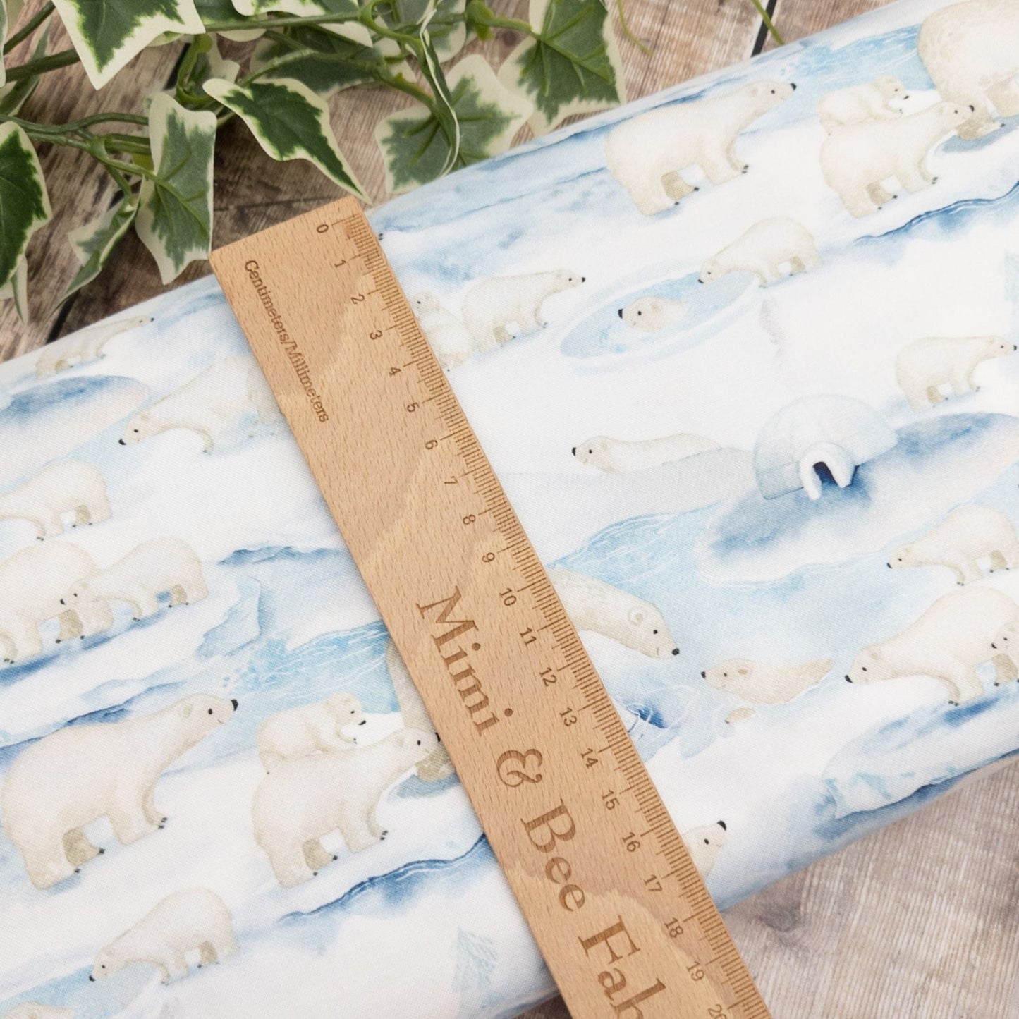 Fabric Polar bears on white cotton - Nature - Timeless Treasures