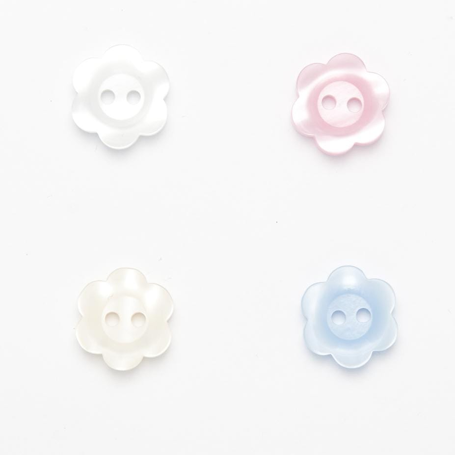 White flower buttons - P2432