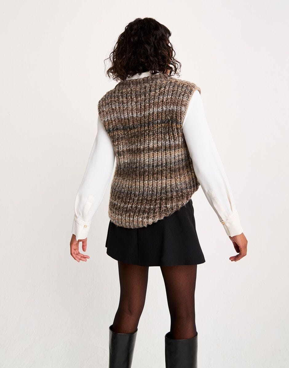 knitting pattern Beneath the surface vest knitting pattern in JEWELSPUN WITH WOOL CHUNKY - Sirdar 10804