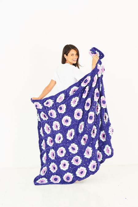 Blankets crochet pattern in chunky - Stylecraft 10249