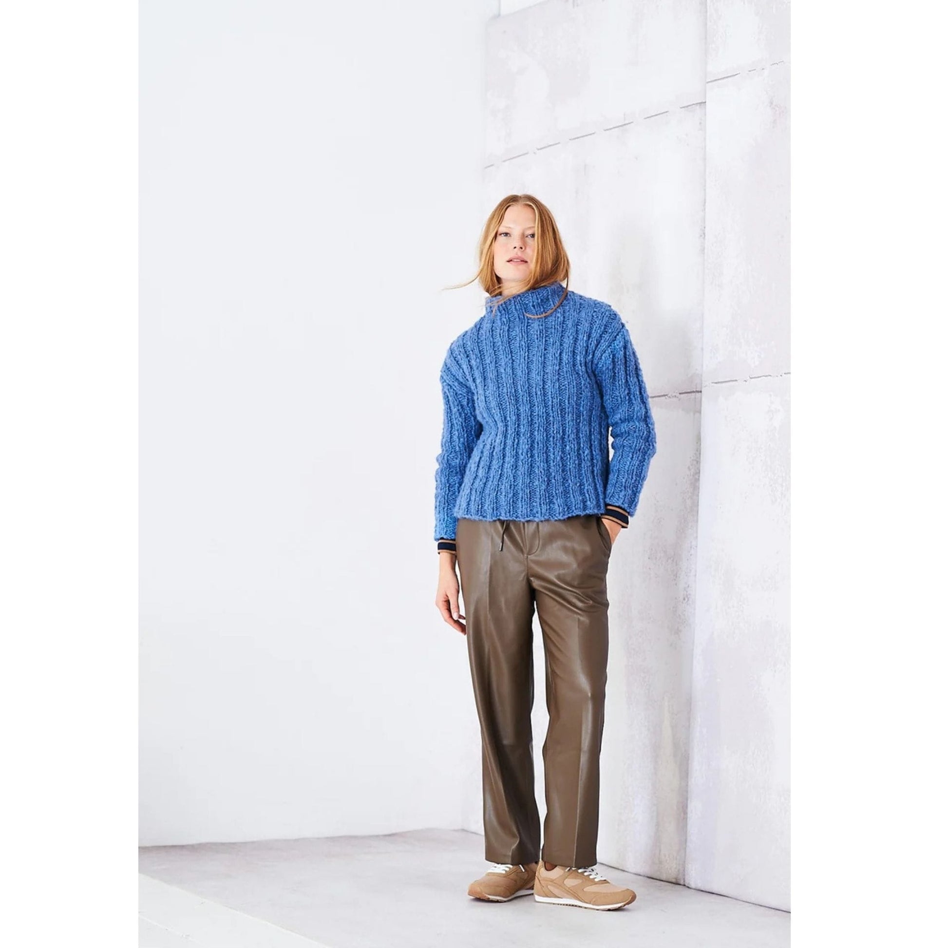 knitting-pattern Cloudlike Super Chunky Sweaters -Stylecraft 10252