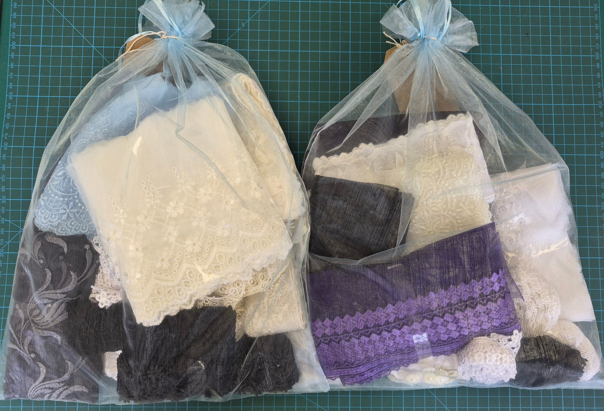 Mixed lace bundle