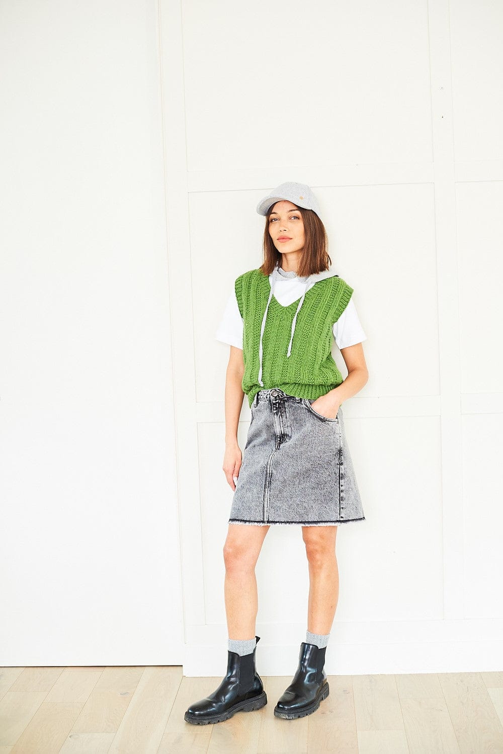 Round and V Neck Tank Top Patterns - Stylecraft 10107