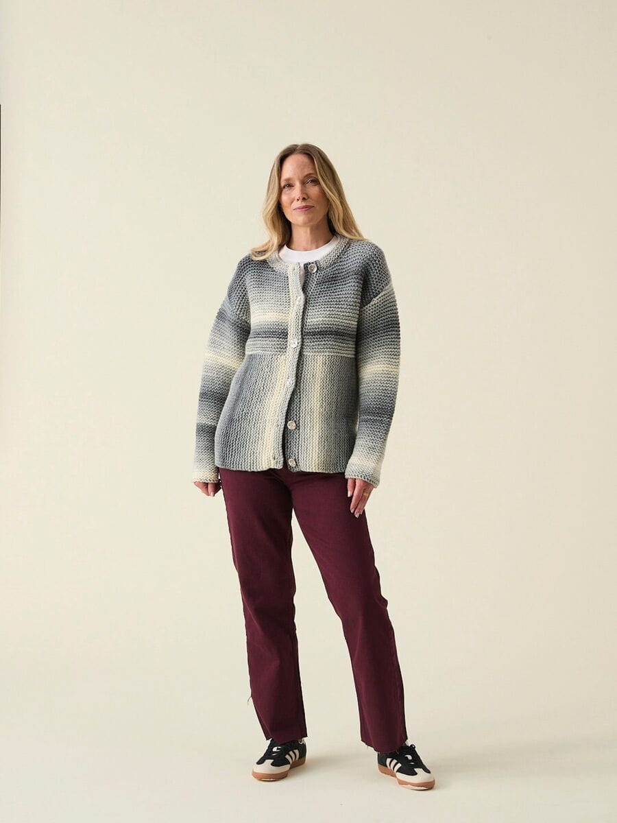 knitting pattern Two direction cardigan knitting pattern in HAYFIELD SPIRIT CHUNKY - Hayfield 10860