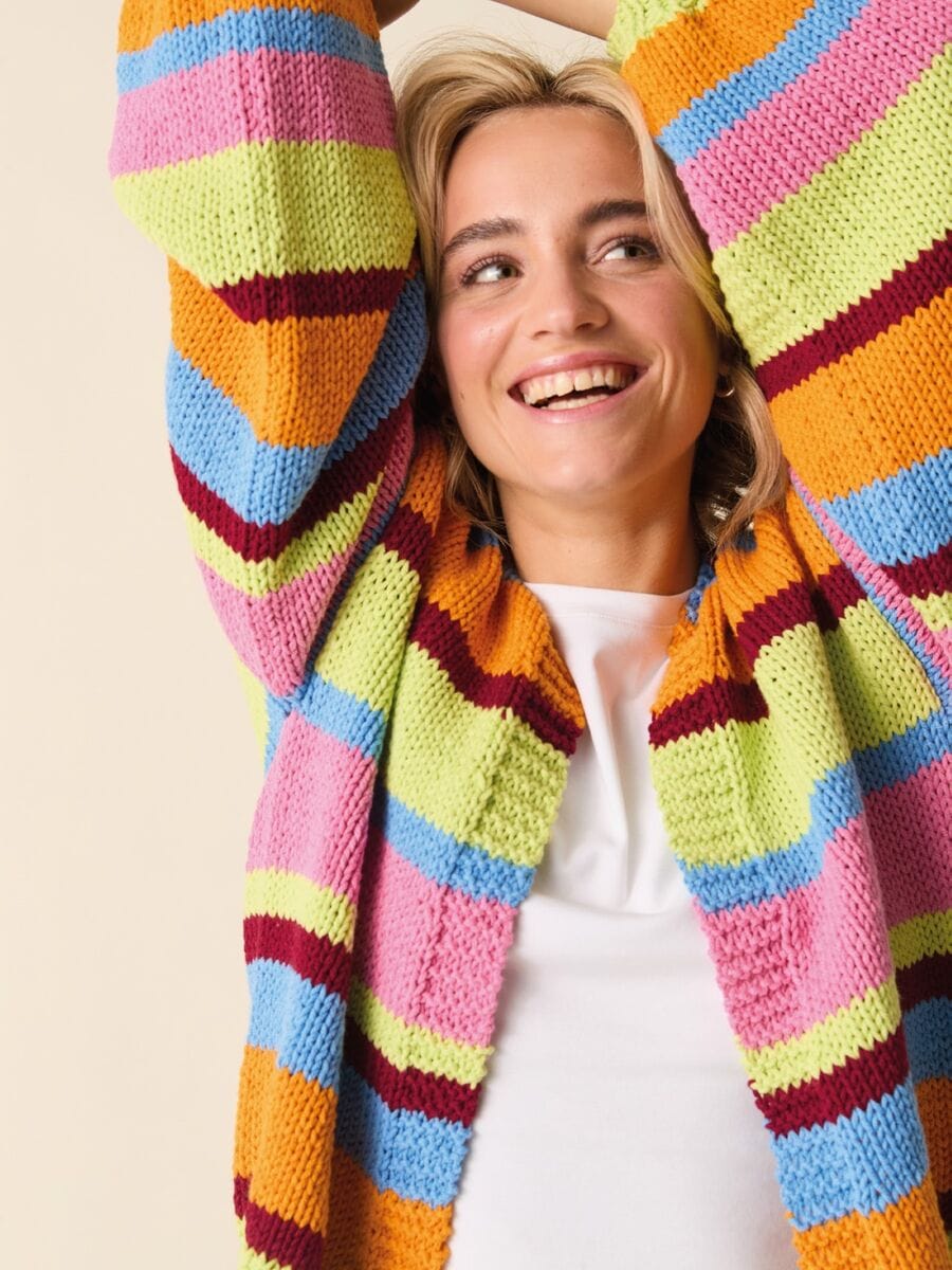 Vibe crop cardigan knitting pattern in SIRDAR STORIES CHUNKY - Sirdar 10870