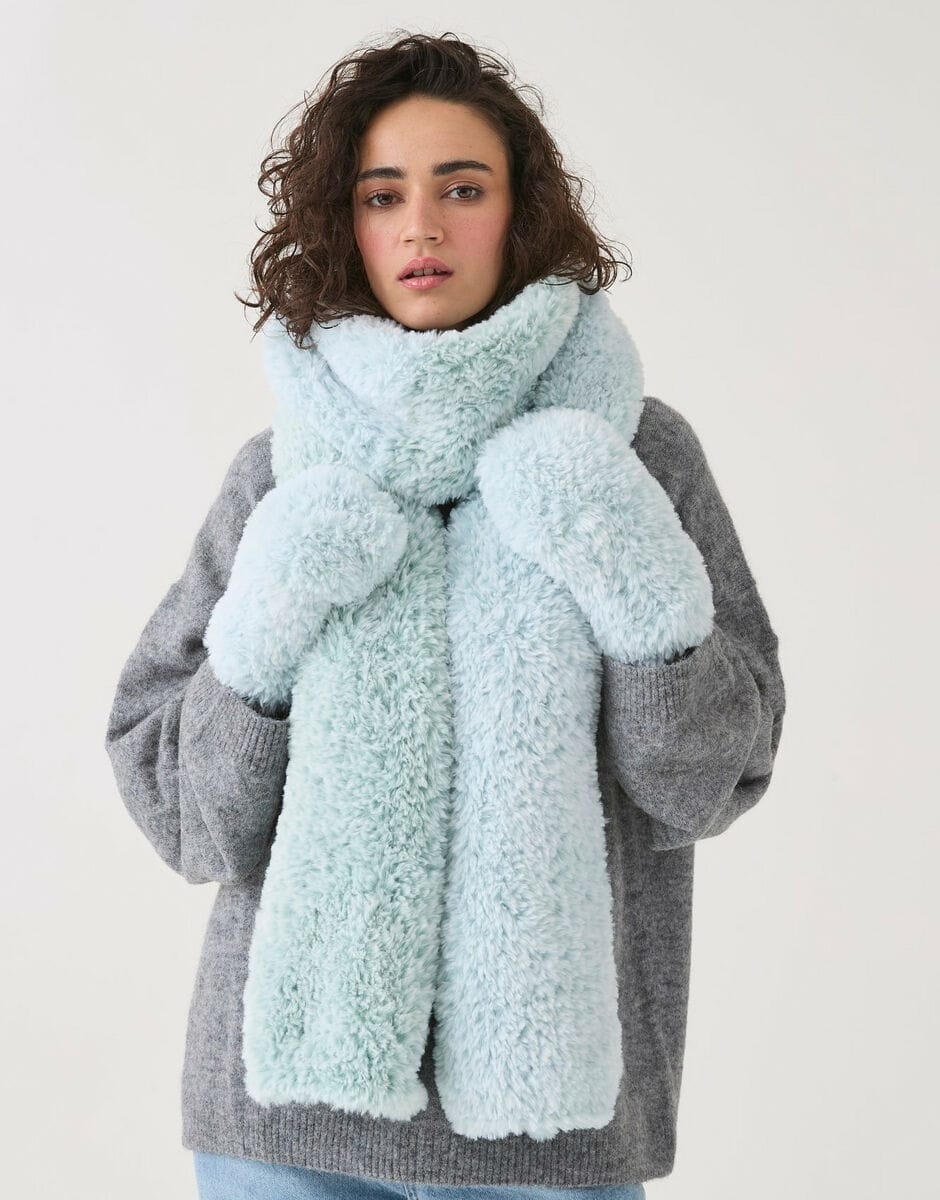 Woman's Mittens & Scarf knitting pattern super chunky - Sirdar 10816