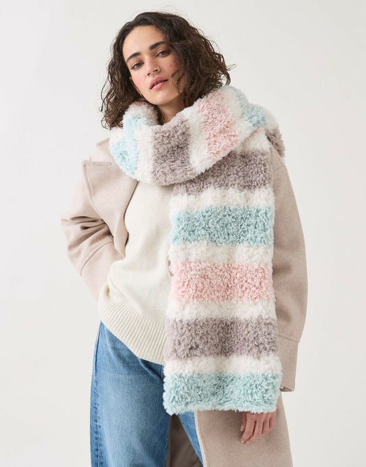 Woman's Scarf knitting pattern super chunky - Sirdar 10814
