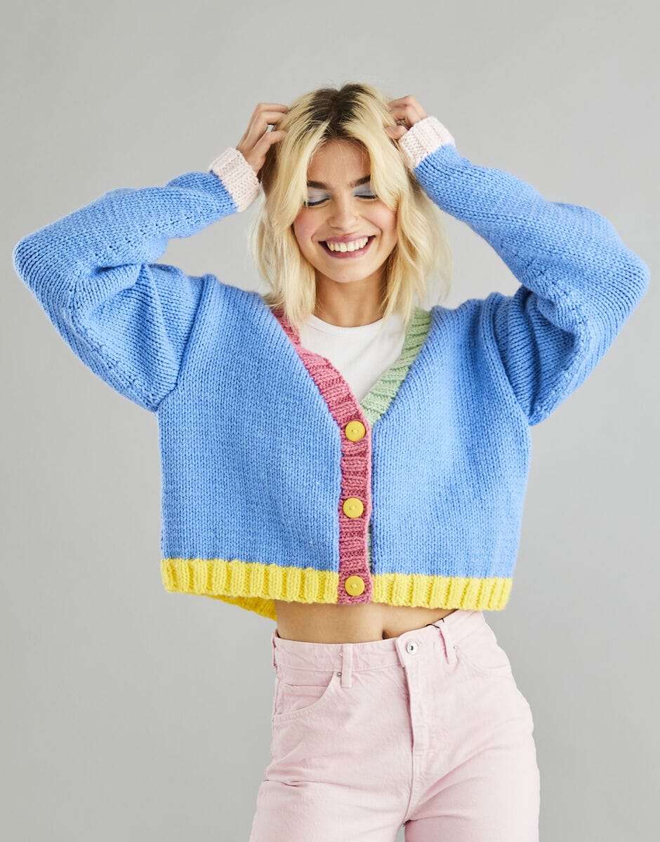 Women's Cardigan knitting pattern in chunky - Hayfield 10600