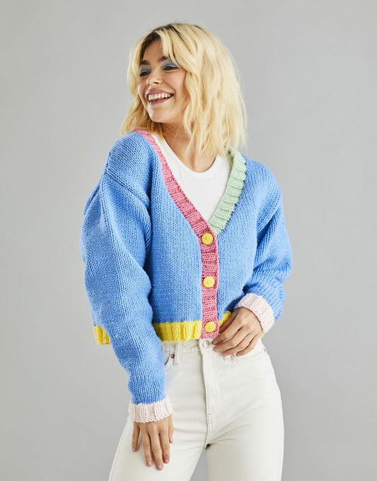 Women's Cardigan knitting pattern in chunky - Hayfield 10600