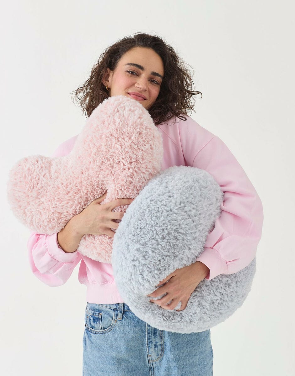 Women's Cushions knitting pattern in chunky - Sirdar 10818