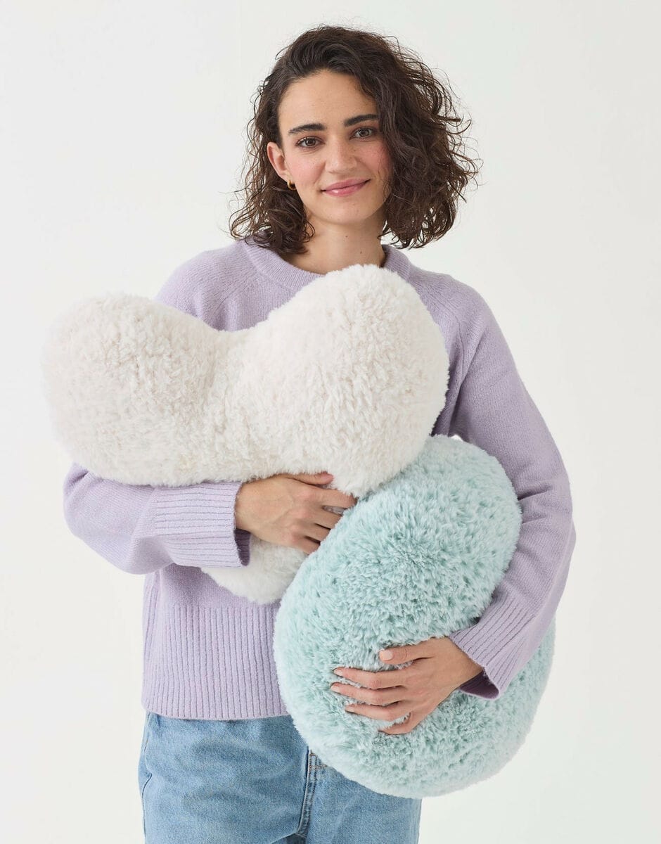 Women's Cushions knitting pattern in chunky - Sirdar 10818