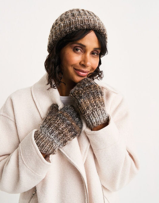Women's Hat & Mittens knitting pattern chunky - Sirdar 10808