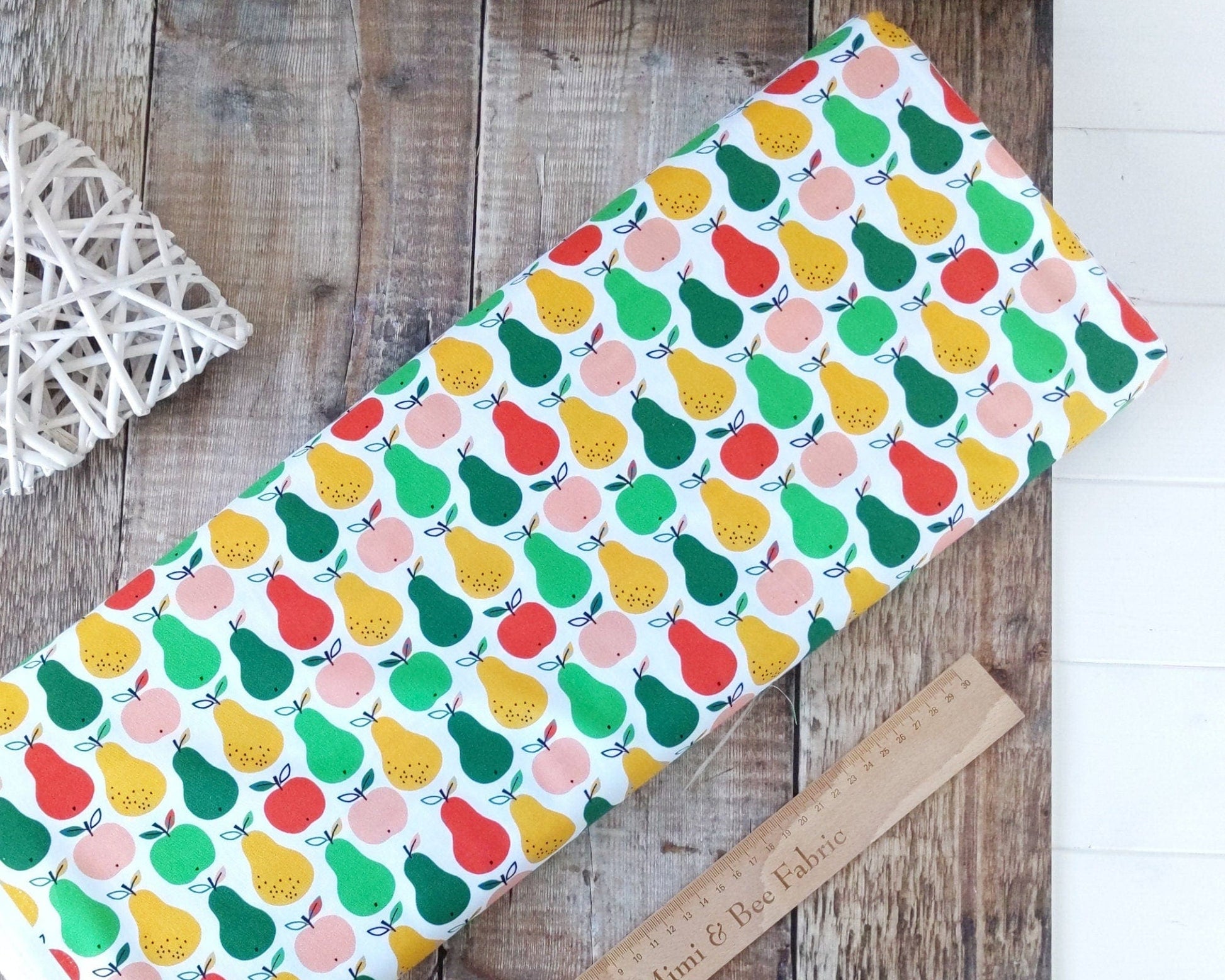 Fabric Apples and pears on white cotton fabric - Acorn Wood by Dashwood Studio