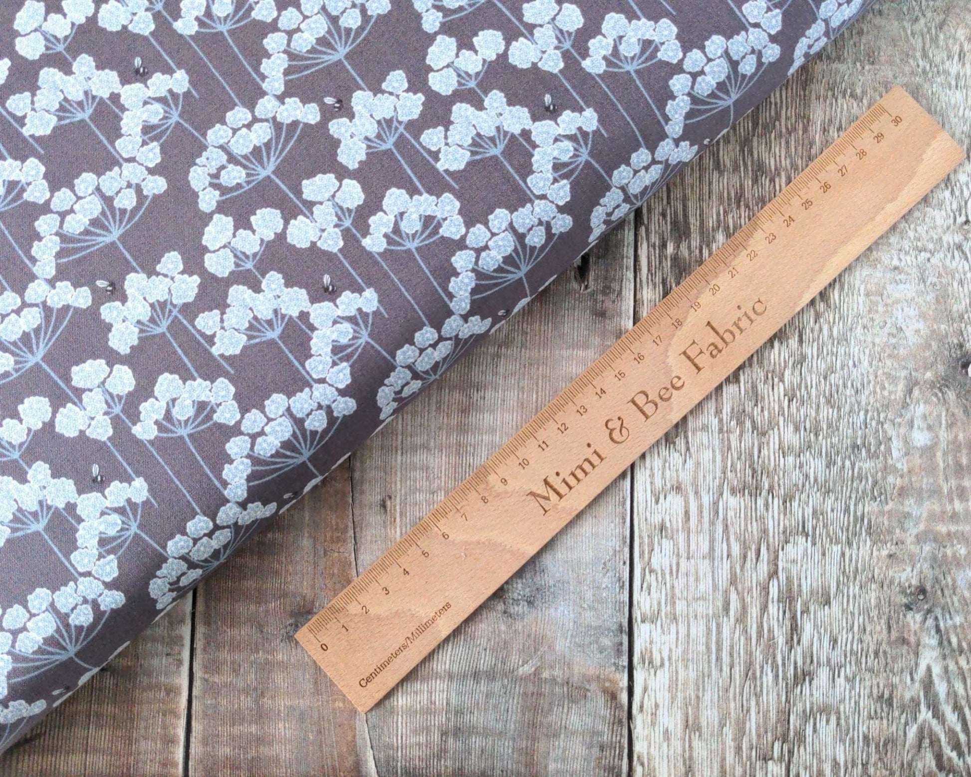 Fabric Cow parsley floral plant on brown cotton fabric - Country Life Reloved by Lewis & Irene