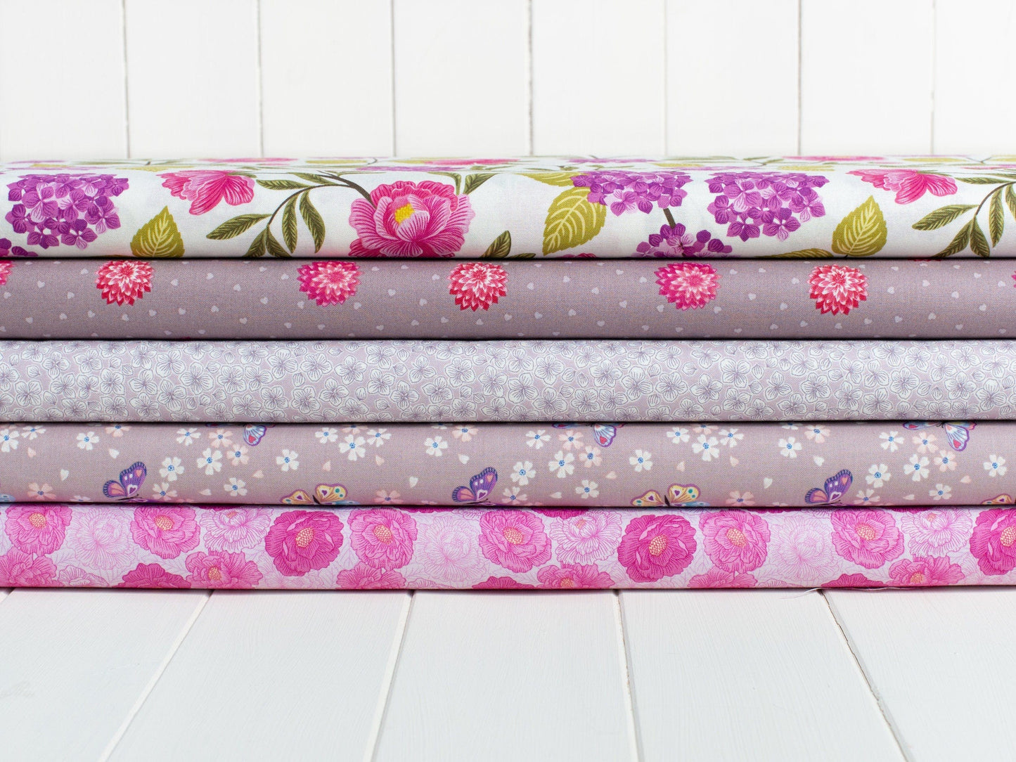 Fabric Dahlia hearts on light brown cotton fabric - Love Blooms by Lewis & Irene