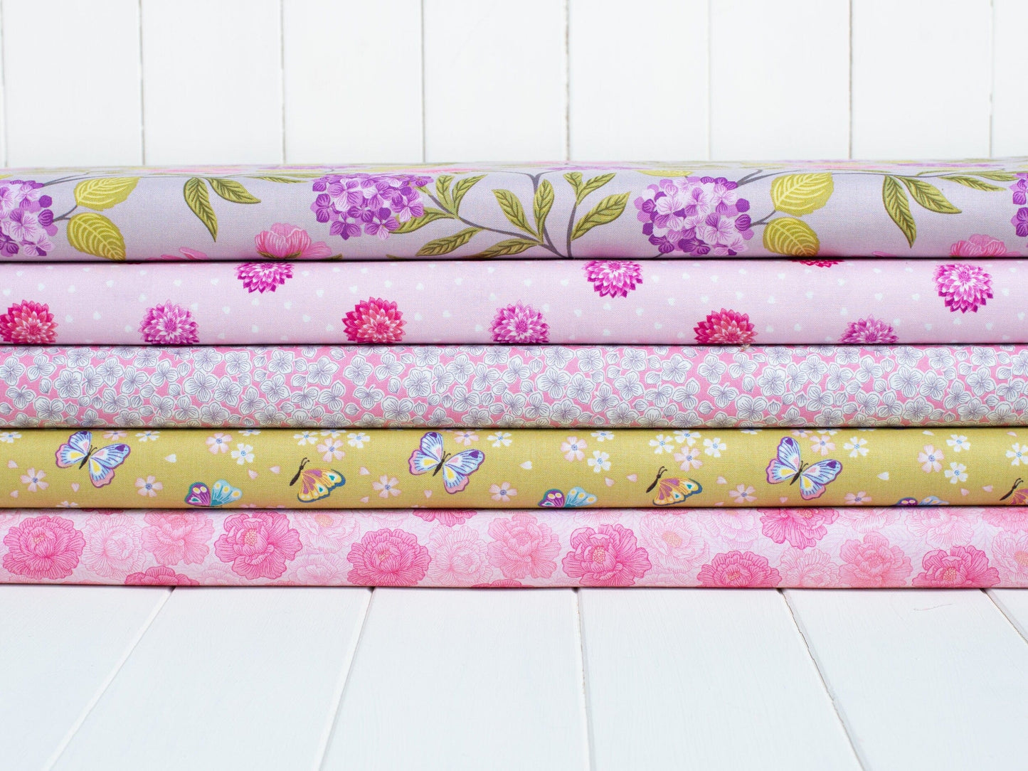 Fabric Dahlia's hearts on pale pink cotton fabric - Love Blooms by Lewis & Irene