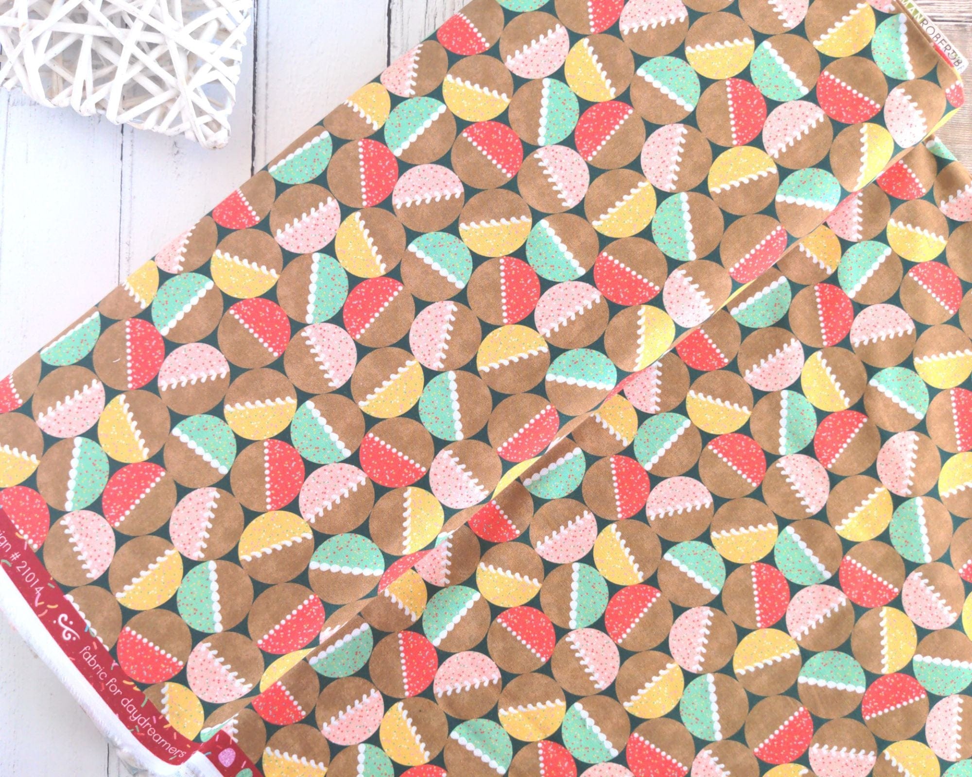 Fabric Gingerbread biscuits cotton fabric - Robert Kaufman