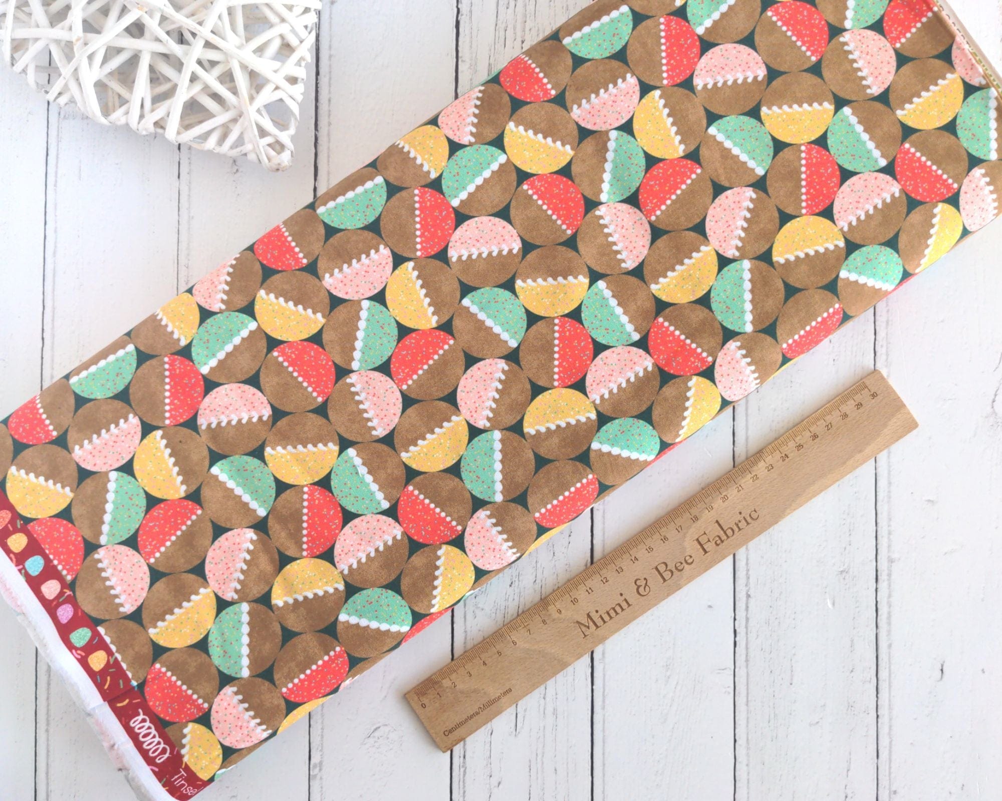 Fabric Gingerbread biscuits cotton fabric - Robert Kaufman