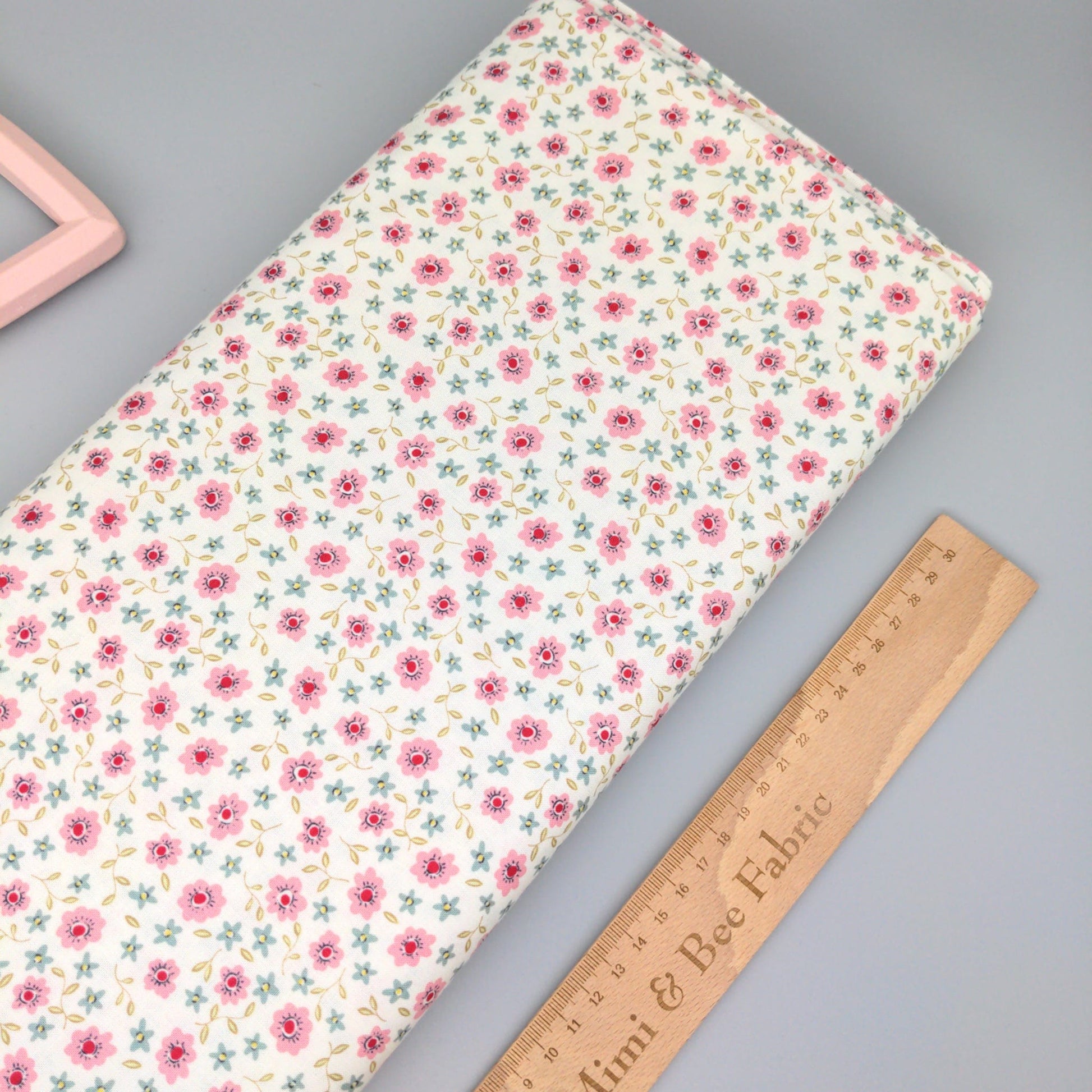 Fabric Rose pink flowers on cream cotton fabric - Market Garden - Henry Glass