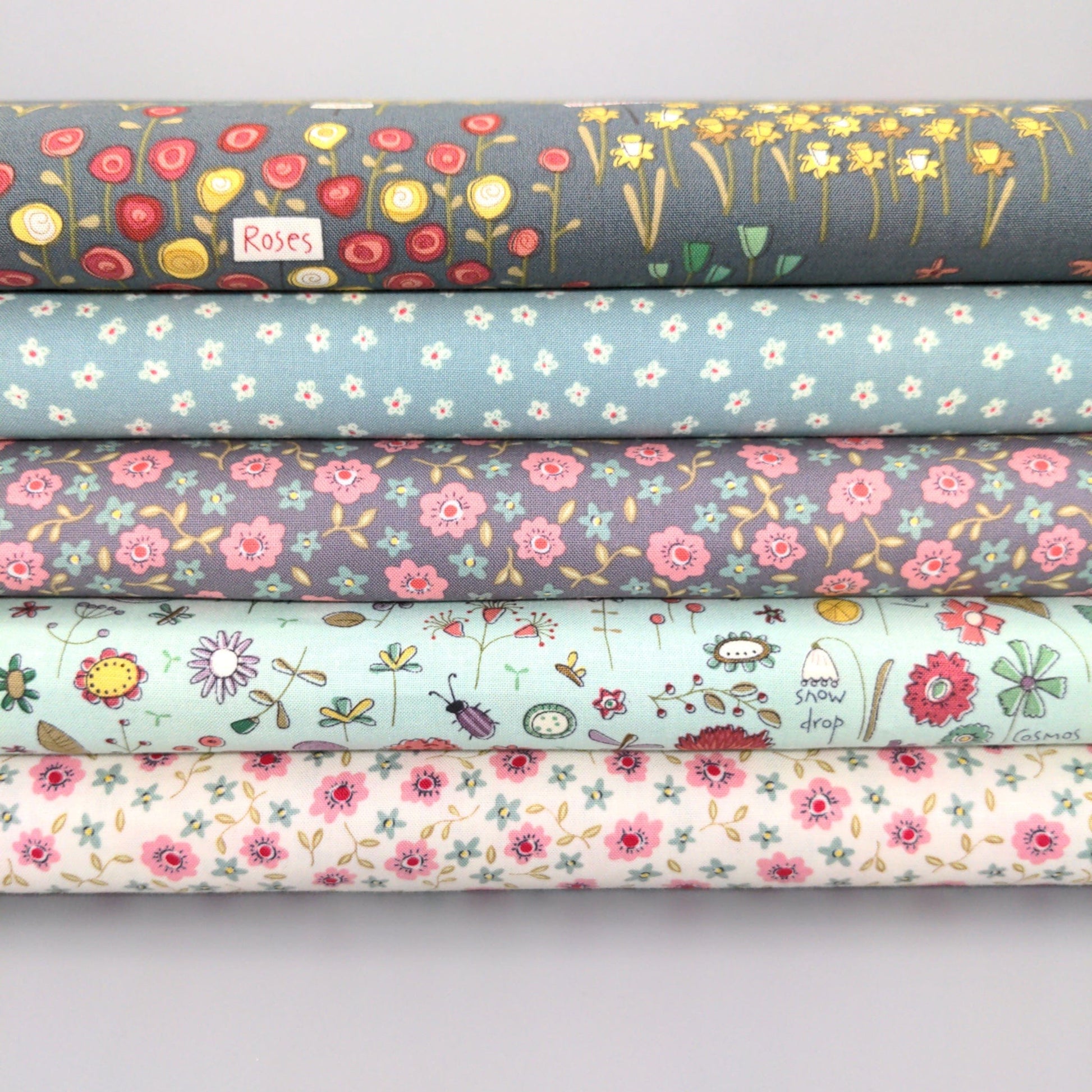 Fabric Rose pink flowers on cream cotton fabric - Market Garden - Henry Glass