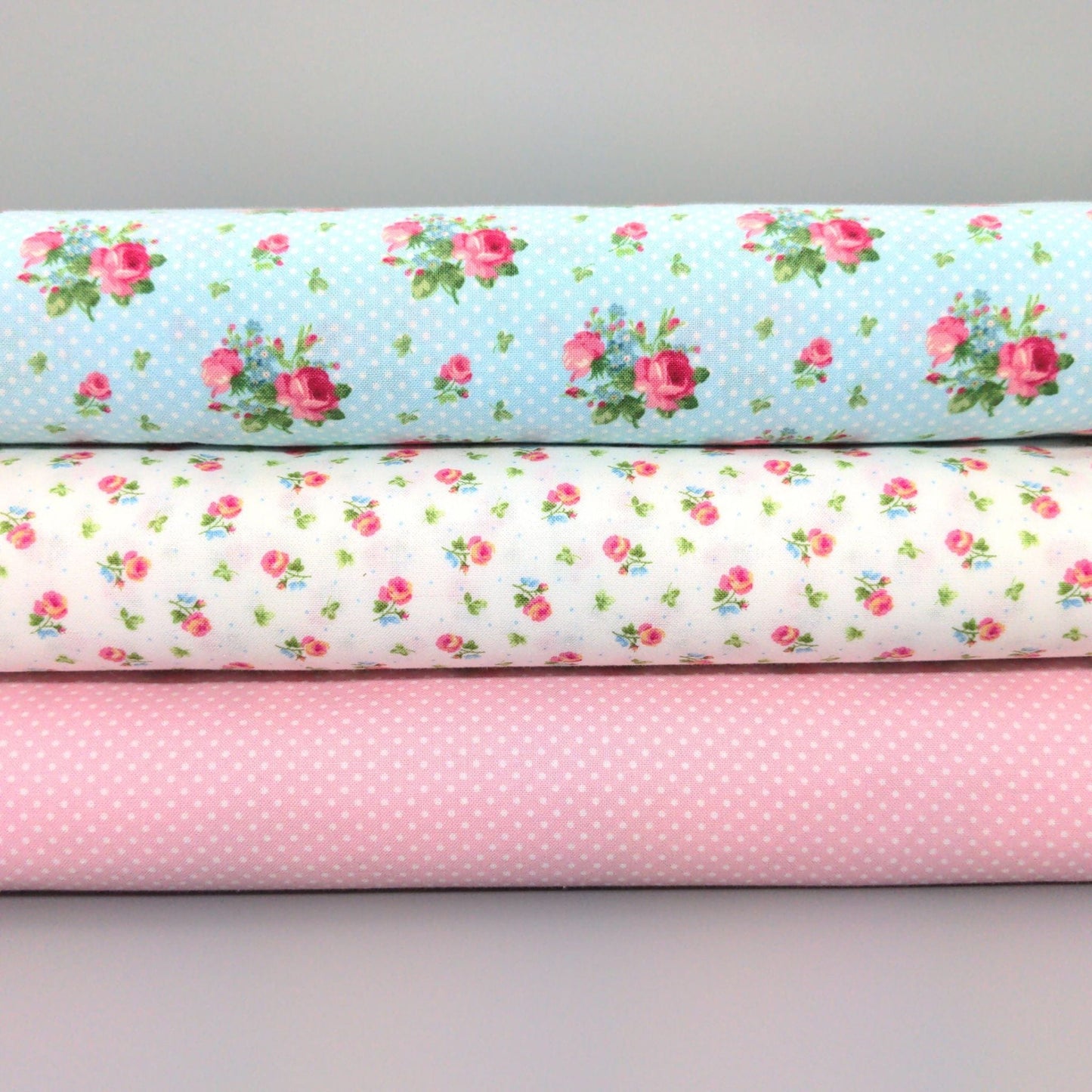 fabric Vintage style pink roses on a pale blue polka dot fabric - Tea for Two - Northcott